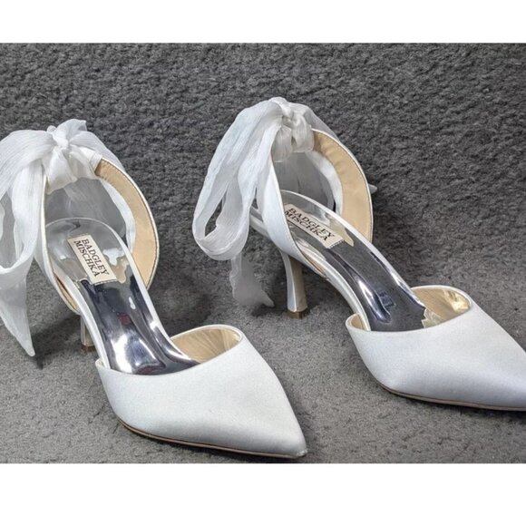 Worn Once - Badgley Mischka Womens Blaze Satin Bow Stilettos - White - 5.5 - Picture 3 of 8